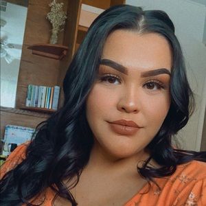 Meet your Posher, Noemi